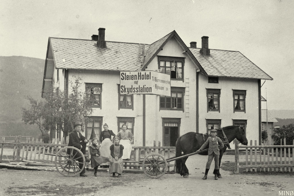 Bilde av Steen Hotel og Skysstation i Alvdal, på 1800 tallet